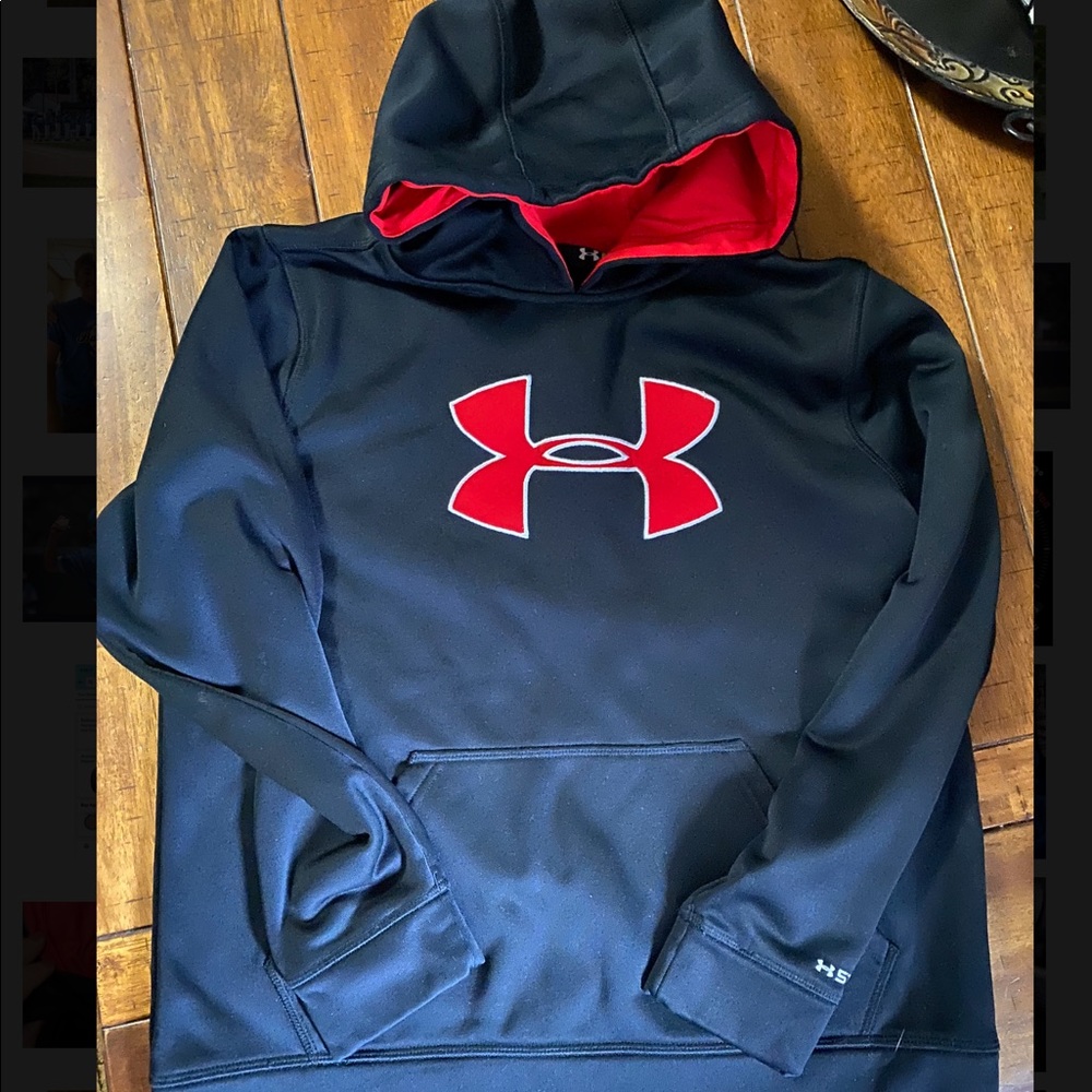 Black Under Armor hoodie